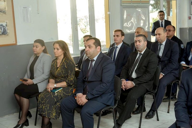 İcra başçısı sakinlərin qayğı və problemlərini dinlədi — FOTOLAR İcra başçısı sakinlərin qayğı və problemlərini dinlədi — FOTOLAR