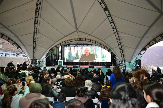 Dağlar qoynundakı Kəlbəcərdə bayram konserti — FOTOLAR