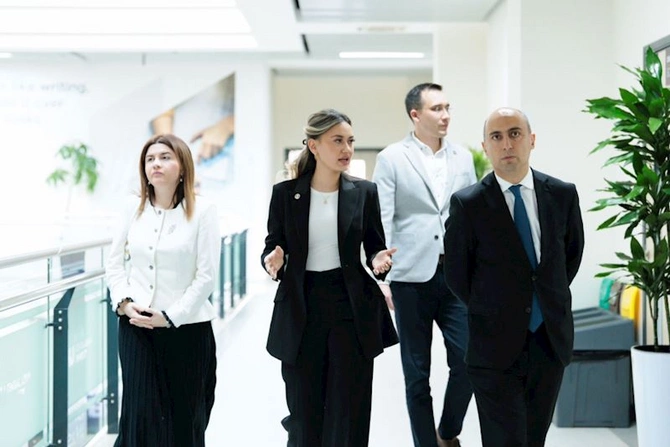Emin Əmrullayev Mərkəzi Asiya Universitetinin rəhbər heyəti və QS prezidenti ilə görüşüb — FOTOLAR Emin Əmrullayev Mərkəzi Asiya Universitetinin rəhbər heyəti və QS prezidenti ilə görüşüb — FOTOLAR