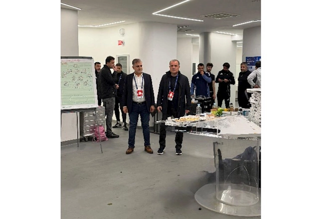 Nazir “Napoli” - “Qarabağ” oyununu stadiondan izlədi — FOTOLAR Nazir “Napoli” - “Qarabağ” oyununu stadiondan izlədi — FOTOLAR