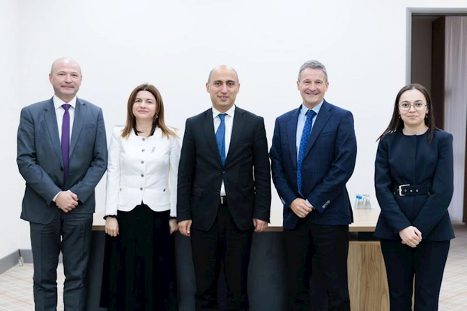 Emin Əmrullayev Mərkəzi Asiya Universitetinin rəhbər heyəti və QS prezidenti ilə görüşüb — FOTOLAR Emin Əmrullayev Mərkəzi Asiya Universitetinin rəhbər heyəti və QS prezidenti ilə görüşüb — FOTOLAR