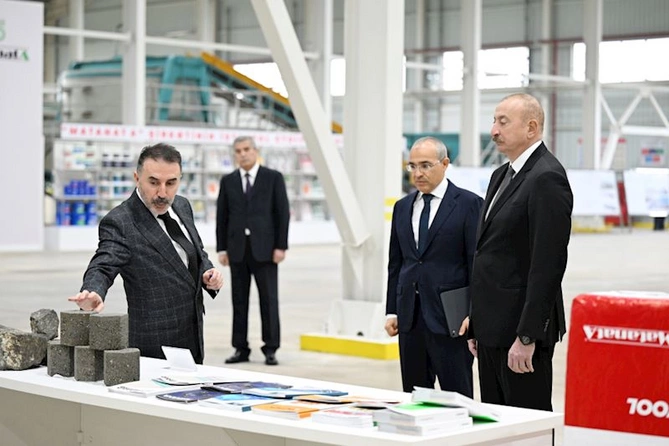 Prezident AZWOOL mineral daş yunu zavodunun açılışında iştirak etdi — FOTOLAR Prezident AZWOOL mineral daş yunu zavodunun açılışında iştirak etdi — FOTOLAR