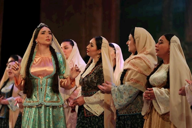 “Əsli və Kərəm” operası yeni Əsli ilə tamaşaçılara təqdim olundu — FOTOLAR