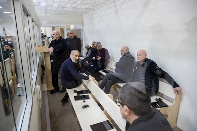 Arayikgilin məhkəməsində prokurorların çıxışı başladı — FOTOLAR