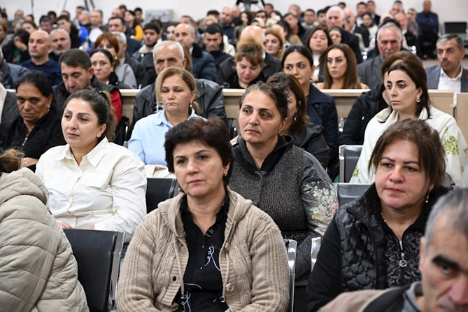 Arayikgilin məhkəməsində prokurorların çıxışı başladı — FOTOLAR