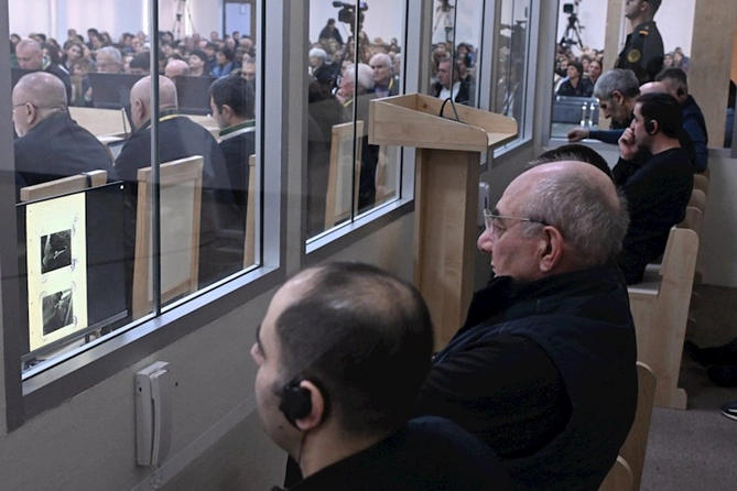 Arayikgilin məhkəməsində prokurorların çıxışı başladı — FOTOLAR