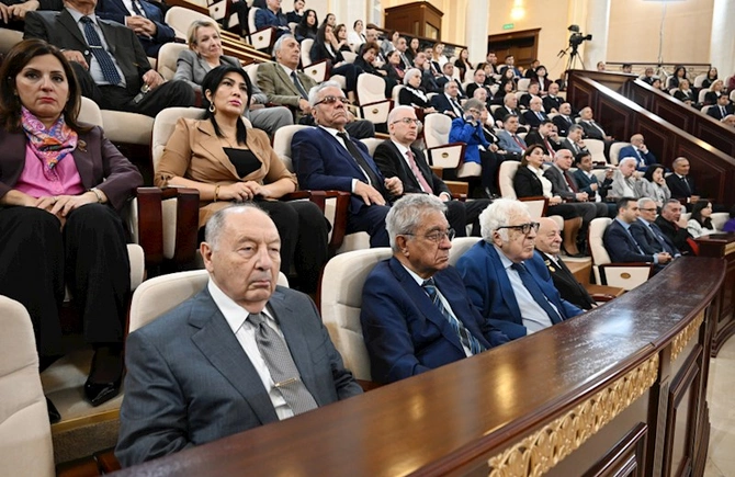 AMEA-nın 80 illik yubiley yığıncağı keçirilib, İlham Əliyev çıxış edib — FOTOLAR (YENİLƏNİB) AMEA-nın 80 illik yubiley yığıncağı keçirilib, İlham Əliyev çıxış edib — FOTOLAR (YENİLƏNİB)
