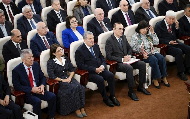 AMEA-nın 80 illik yubiley yığıncağı keçirilib, İlham Əliyev çıxış edib — FOTOLAR (YENİLƏNİB) AMEA-nın 80 illik yubiley yığıncağı keçirilib, İlham Əliyev çıxış edib — FOTOLAR (YENİLƏNİB)