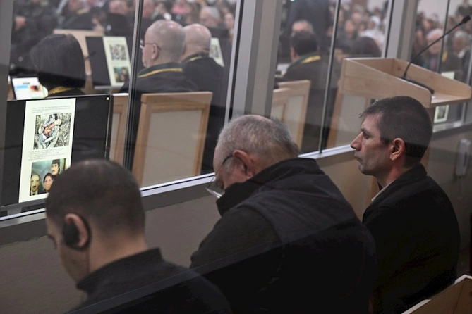 Arayikgilin məhkəməsində prokurorların çıxışı başladı — FOTOLAR