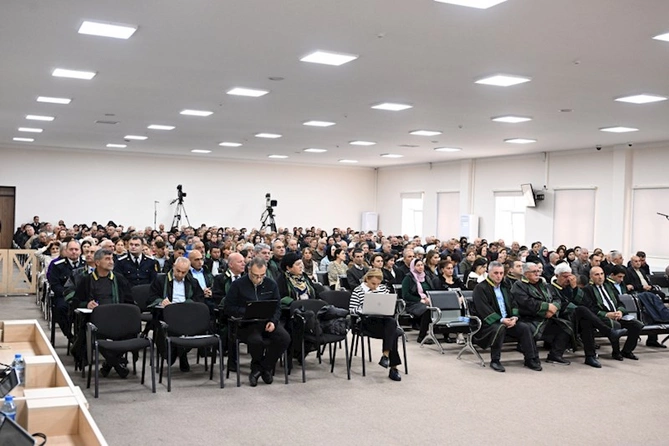 Arayikgilin məhkəməsində prokurorların çıxışı başladı — FOTOLAR