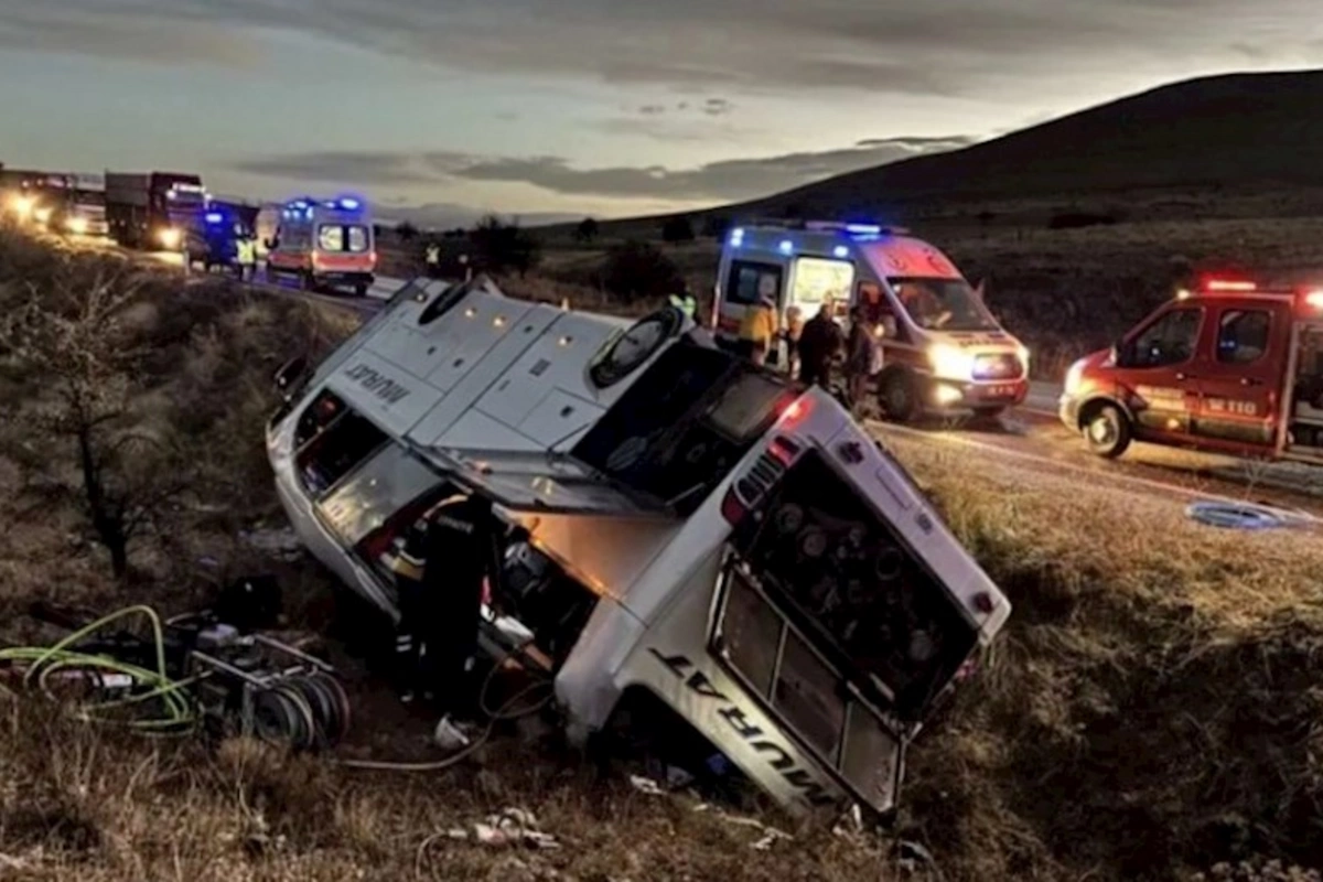 Türkiyədə avtobus aşdı: Ölü və yaralılar var