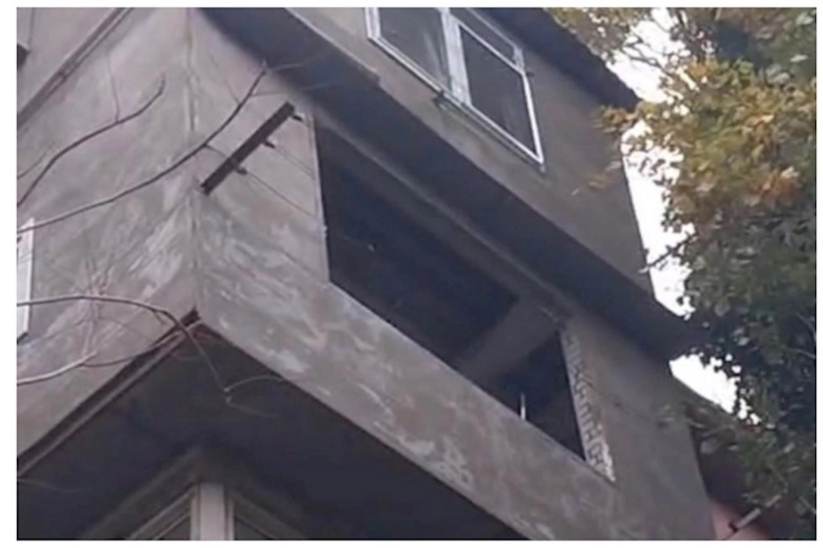 Bakıda yaşayış binasında partlayış: Xəsarət alan var — VİDEO/FOTOLAR