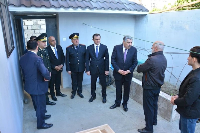 Zəfər günü ərəfəsində Salyanda şəhid ailələri ziyarət edildi — FOTOLAR Zəfər günü ərəfəsində Salyanda şəhid ailələri ziyarət edildi — FOTOLAR