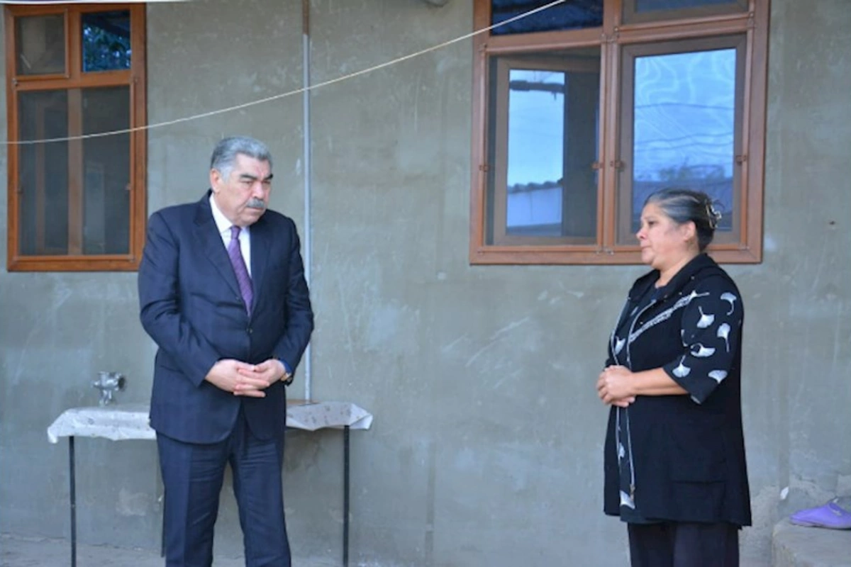 Zəfər günü ərəfəsində Salyanda şəhid ailələri ziyarət edildi — FOTOLAR