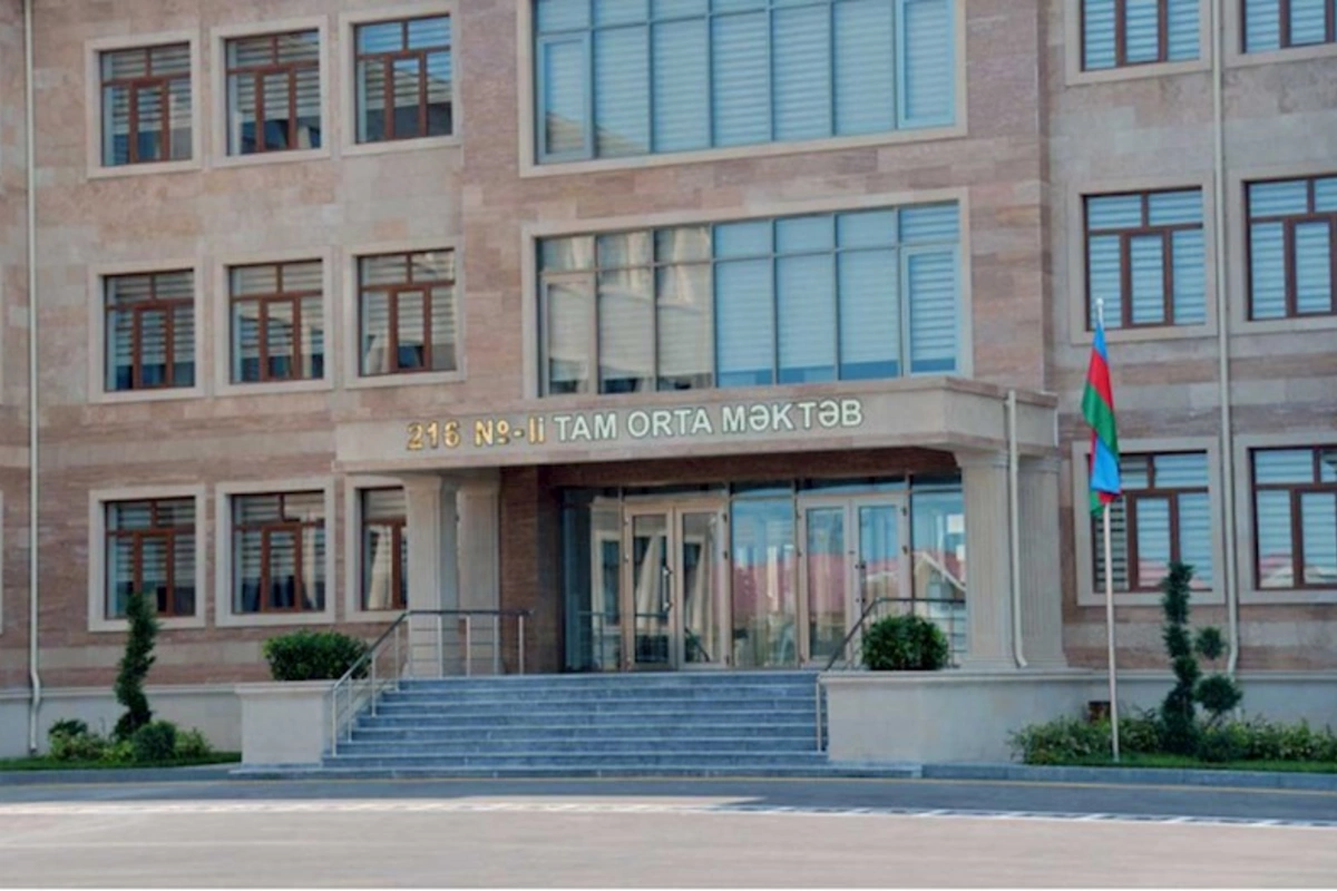 Bakıda məktəb direktoru ilə müəllim arasında qalmaqal — AÇIQLAMA