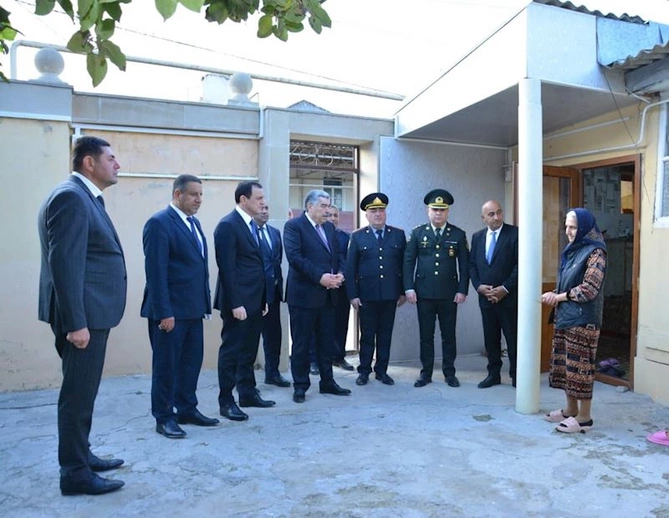 Zəfər günü ərəfəsində Salyanda şəhid ailələri ziyarət edildi — FOTOLAR Zəfər günü ərəfəsində Salyanda şəhid ailələri ziyarət edildi — FOTOLAR