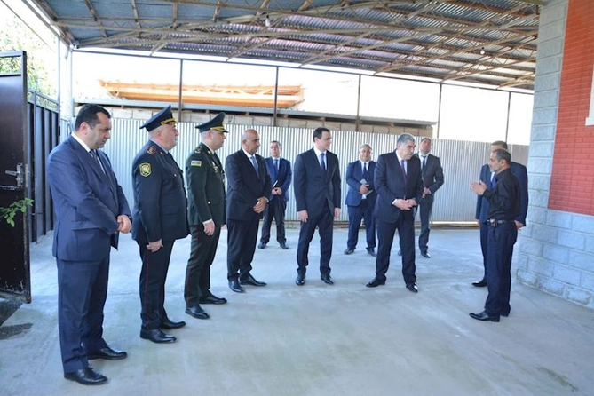 Zəfər günü ərəfəsində Salyanda şəhid ailələri ziyarət edildi — FOTOLAR Zəfər günü ərəfəsində Salyanda şəhid ailələri ziyarət edildi — FOTOLAR