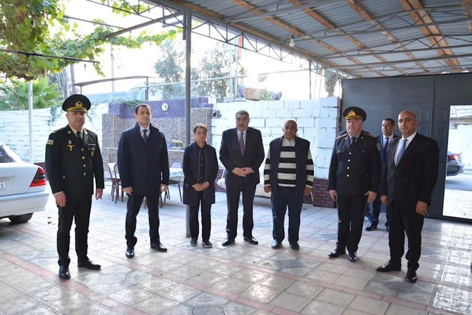 Zəfər günü ərəfəsində Salyanda şəhid ailələri ziyarət edildi — FOTOLAR Zəfər günü ərəfəsində Salyanda şəhid ailələri ziyarət edildi — FOTOLAR