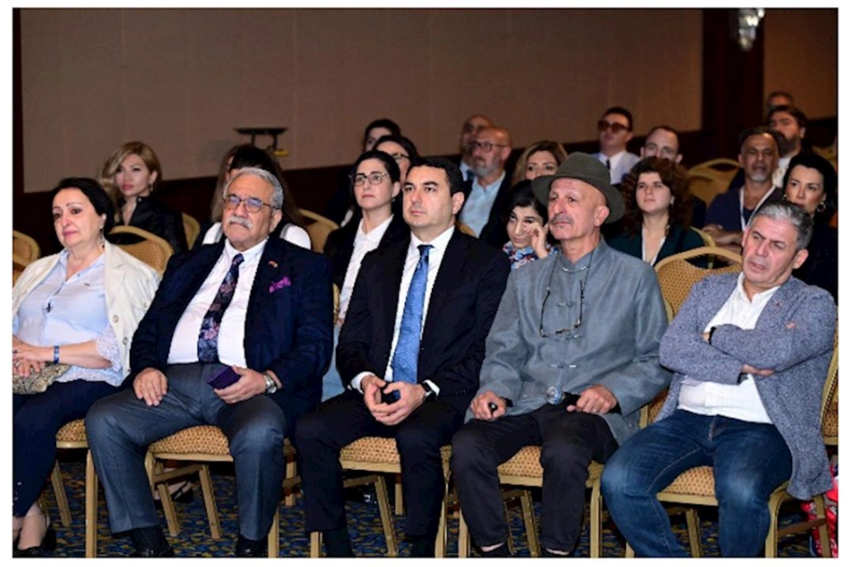 “Həqiqətin gözü” — Antalyada Reza Deqatinin yarıməsrlik sənət yolunun təqdimatı