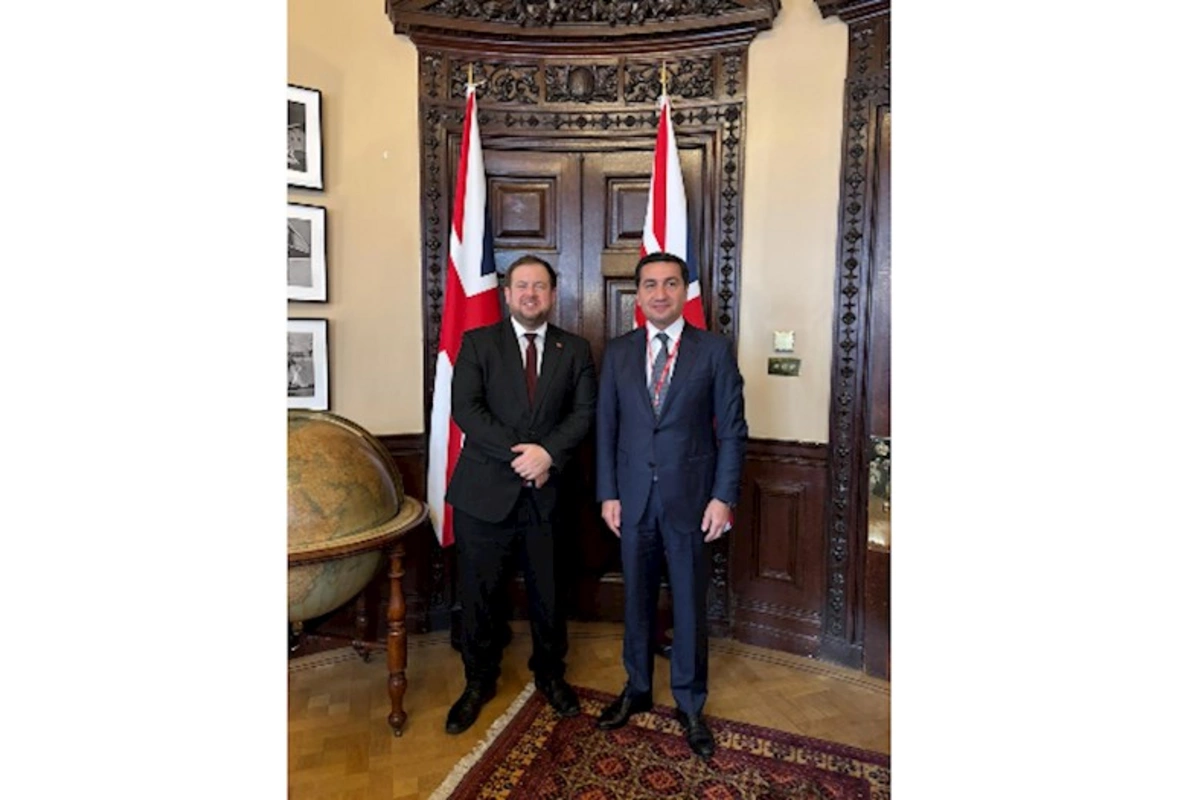Hikmət Hacıyev Böyük Britaniyanın dövlət naziri ilə görüşüb — FOTOLAR