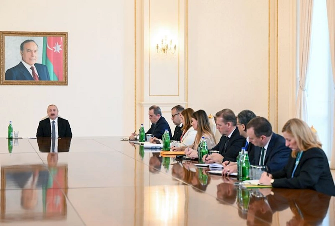 Prezident NATO nümayəndə heyətini qəbul etdi — FOTOLAR Prezident NATO nümayəndə heyətini qəbul etdi — FOTOLAR