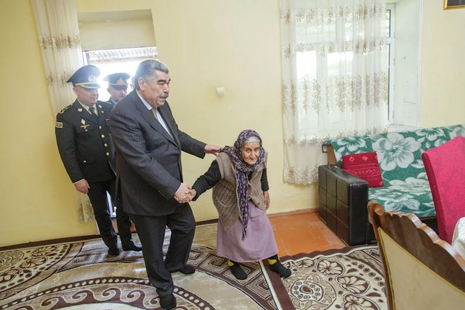 İcra başçısı şəhidlərin ailələrini ziyarət edir — FOTOLAR