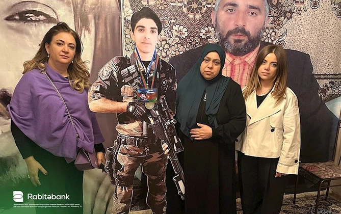 Rabitəbank Zəfər Günü ərəfəsində şəhid ailələrini ziyarət etdi — FOTOLAR Rabitəbank Zəfər Günü ərəfəsində şəhid ailələrini ziyarət etdi — FOTOLAR
