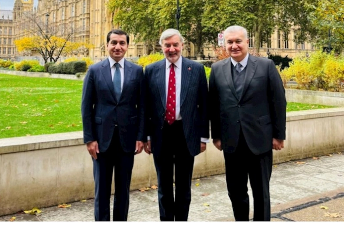 Hikmət Hacıyev Böyük Britaniyanın ticarət elçisi ilə görüşdü