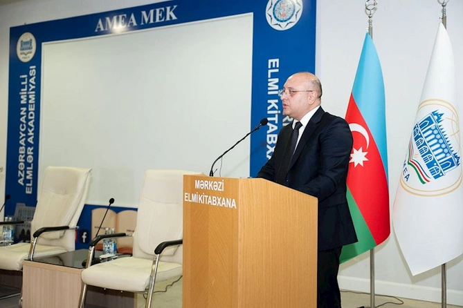 “Mediada Azərbaycan ədəbi dilinin normalarının düzgün tətbiqi” mövzusunda konfrans keçirilib — YENİLƏNİB “Mediada Azərbaycan ədəbi dilinin normalarının düzgün tətbiqi” mövzusunda konfrans keçirilib — YENİLƏNİB