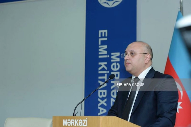 “Mediada Azərbaycan ədəbi dilinin normalarının düzgün tətbiqi” konfransında ilk panel sessiya keçirilib — FOTOLAR