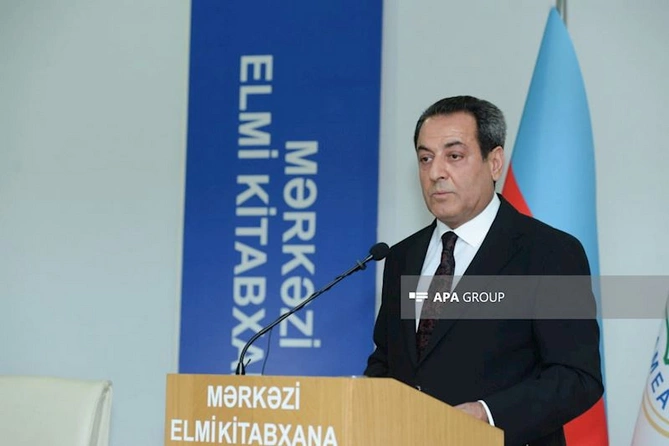 “Mediada Azərbaycan ədəbi dilinin normalarının düzgün tətbiqi” konfransında ilk panel sessiya keçirilib — FOTOLAR