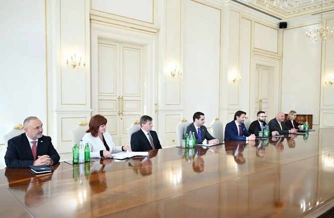 Prezident Slovakiyadan olan nümayəndə heyətini qəbul etdi — FOTOLAR Prezident Slovakiyadan olan nümayəndə heyətini qəbul etdi — FOTOLAR