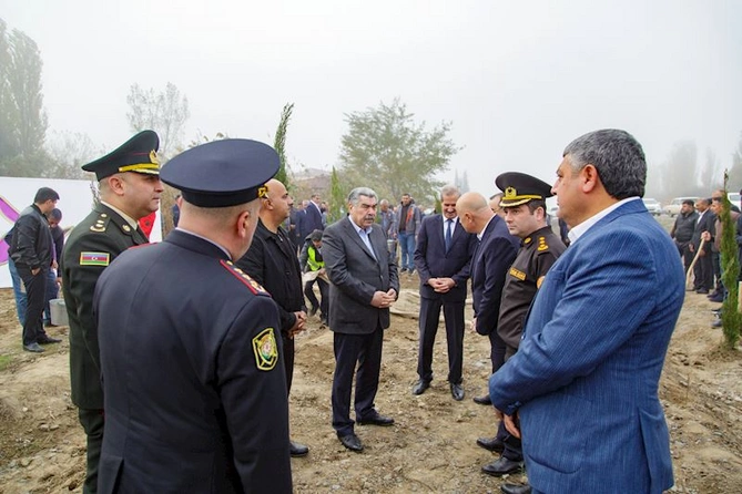 Salyanda Zəfər Günü ilə bağlı ağacəkmə aksiyası keçirildi — FOTOLAR Salyanda Zəfər Günü ilə bağlı ağacəkmə aksiyası keçirildi — FOTOLAR