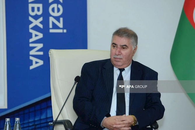 “Mediada Azərbaycan ədəbi dilinin normalarının düzgün tətbiqi” konfransında ilk panel sessiya keçirilib — FOTOLAR