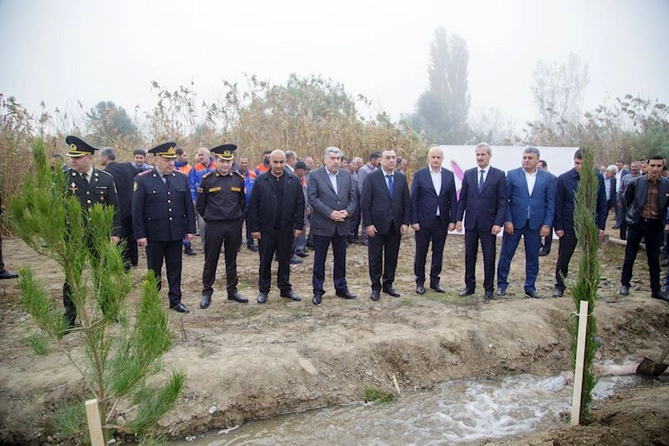 Salyanda Zəfər Günü ilə bağlı ağacəkmə aksiyası keçirildi — FOTOLAR Salyanda Zəfər Günü ilə bağlı ağacəkmə aksiyası keçirildi — FOTOLAR