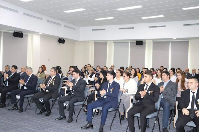 Əmanətlərin Sığortalanması Fondunda 8 Noyabr — Zəfər Gününə həsr olunmuş tədbir keçirilib (FOTOLAR) Əmanətlərin Sığortalanması Fondunda 8 Noyabr — Zəfər Gününə həsr olunmuş tədbir keçirilib (FOTOLAR)