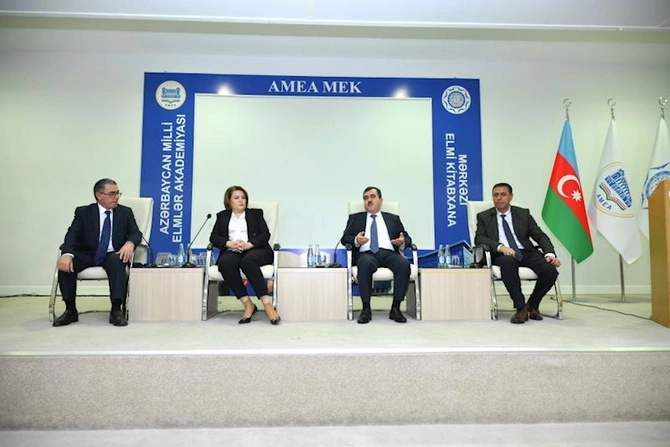 “Mediada Azərbaycan ədəbi dilinin normalarının düzgün tətbiqi” mövzusunda konfrans keçirilib — YENİLƏNİB “Mediada Azərbaycan ədəbi dilinin normalarının düzgün tətbiqi” mövzusunda konfrans keçirilib — YENİLƏNİB
