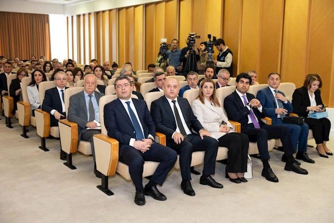 “Mediada Azərbaycan ədəbi dilinin normalarının düzgün tətbiqi” mövzusunda konfrans keçirilib — YENİLƏNİB “Mediada Azərbaycan ədəbi dilinin normalarının düzgün tətbiqi” mövzusunda konfrans keçirilib — YENİLƏNİB