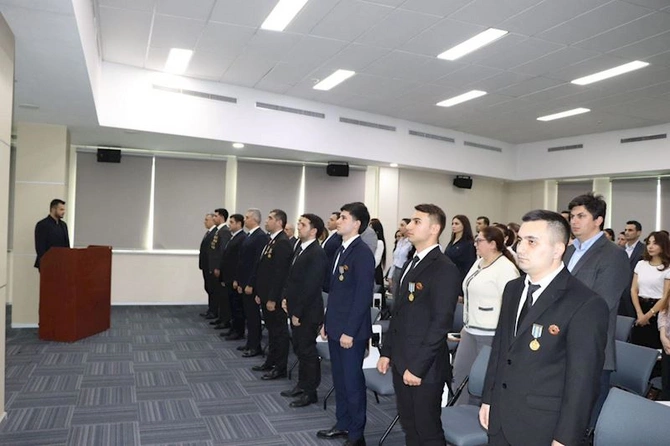 Əmanətlərin Sığortalanması Fondunda 8 Noyabr — Zəfər Gününə həsr olunmuş tədbir keçirilib (FOTOLAR) Əmanətlərin Sığortalanması Fondunda 8 Noyabr — Zəfər Gününə həsr olunmuş tədbir keçirilib (FOTOLAR)