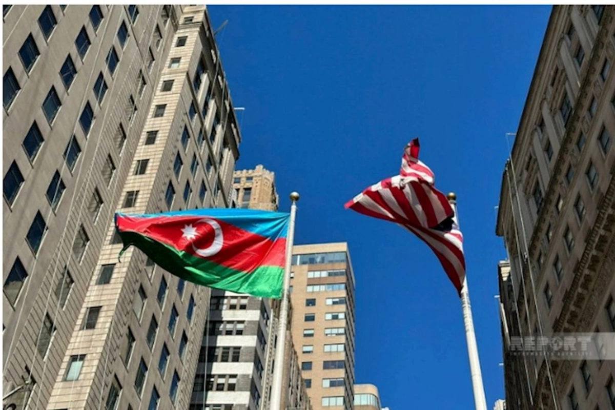 Azərbaycan bayrağı Nyu-York səmasına qaldırılıb