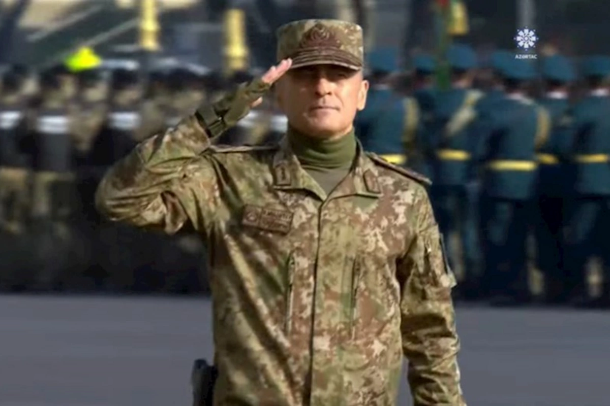 Ordu korpuslarının keçidinin videosu — Hikmət Mirzəyev başçılıq etdi