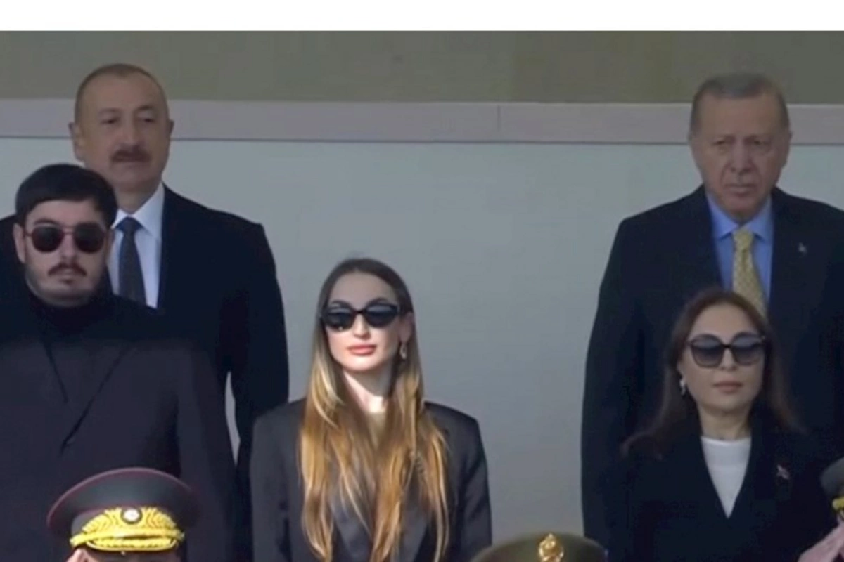 Prezidentin oğlu ilə gəlini hərbi paradda — FOTO