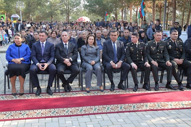 Hacıqabulda “8 Noyabr - Zəfər Günü” münasibətilə konsert keçirildi — FOTOLAR Hacıqabulda “8 Noyabr - Zəfər Günü” münasibətilə konsert keçirildi — FOTOLAR