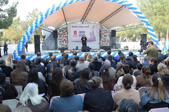 Hacıqabulda “8 Noyabr - Zəfər Günü” münasibətilə konsert keçirildi — FOTOLAR Hacıqabulda “8 Noyabr - Zəfər Günü” münasibətilə konsert keçirildi — FOTOLAR