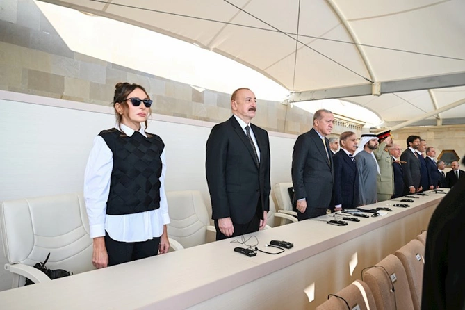 Prezidentlə ailəsinin paraddan yeni FOTOLARI Prezidentlə ailəsinin paraddan yeni FOTOLARI