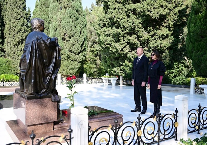 Prezident və birinci xanım Heydər Əliyevin məzarını ziyarət ediblər — FOTOLAR