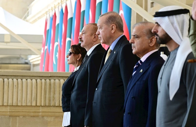Prezidentlə ailəsinin paraddan yeni FOTOLARI Prezidentlə ailəsinin paraddan yeni FOTOLARI