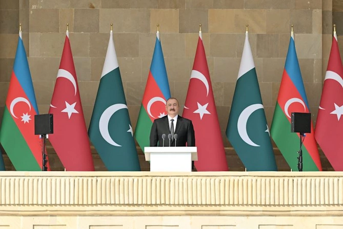Bakıdakı paraddan tarixi görüntülər — FOTOLAR