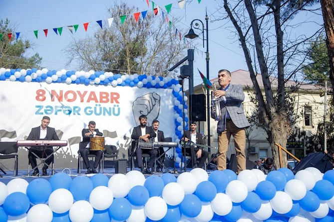 Salyanda tarixi Zəfərin 5 illiyi təntənə ilə qeyd olundu — FOTOLAR Salyanda tarixi Zəfərin 5 illiyi təntənə ilə qeyd olundu — FOTOLAR