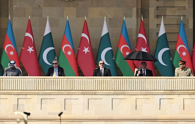 Bakıdakı paraddan tarixi görüntülər — FOTOLAR